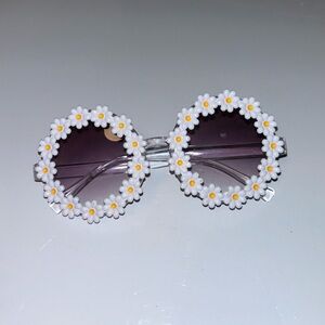 Retro Daisy Sunglasses